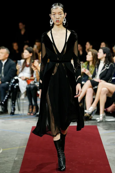 Look 18